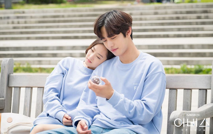 tvN Lagi-Lagi Rilis Foto Mesra Park Bo Young - Ahn Hyo Seop, Netter Jadi Gagal Move On dari 'Abyss'