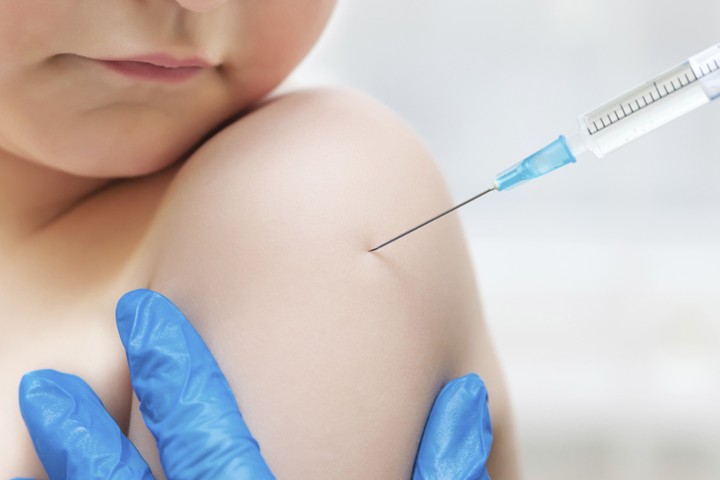 Pertama-Tama, Kamu Bisa Melakukan Vaksinasi Agar Tidak Tertular Virus Hepatitis A
