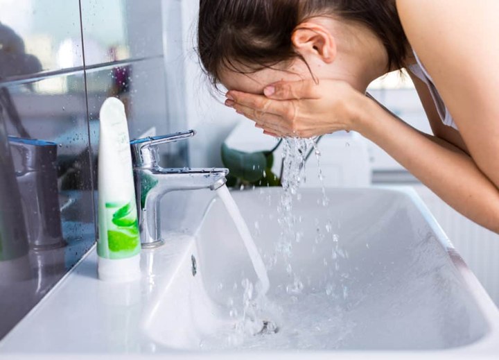 Terlalu Sering Cuci Muka Bakal Bikin Kering Dan Memicu Jerawat Muncul