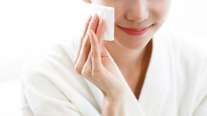 Kebiasaan Tak Membilas Micellar Water Justru Bikin Wajah Kamu Berjerawat