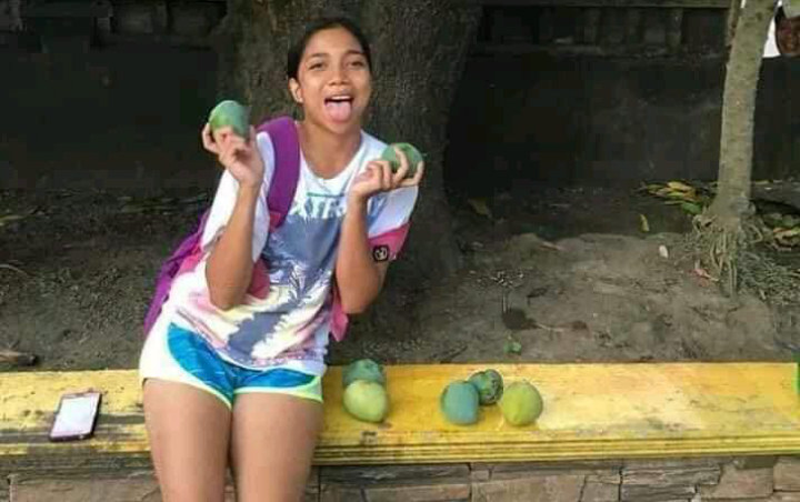 Viral Potret Anggota Cheerleaders Ambil Mangga Banjir Cuitan Lucu Warganet - Wowkeren Media