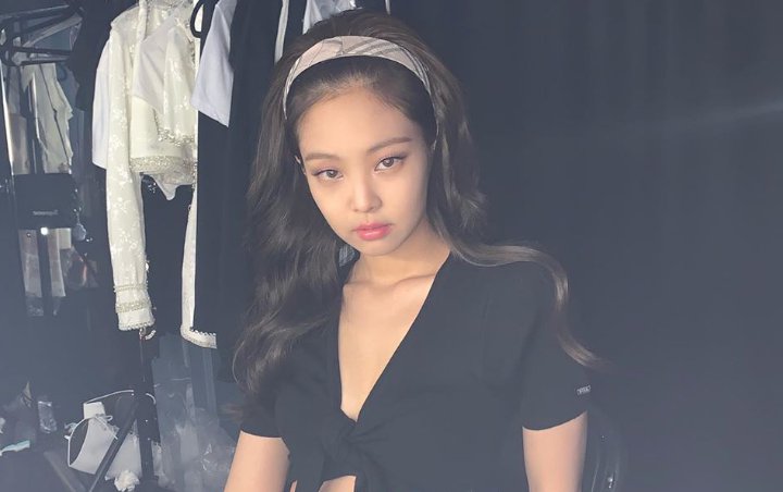 Jennie Umbar Bodi Kenakan Baju Terbuka, Fans Puji Seksi Sampai Goda Pakaian Kekecilan