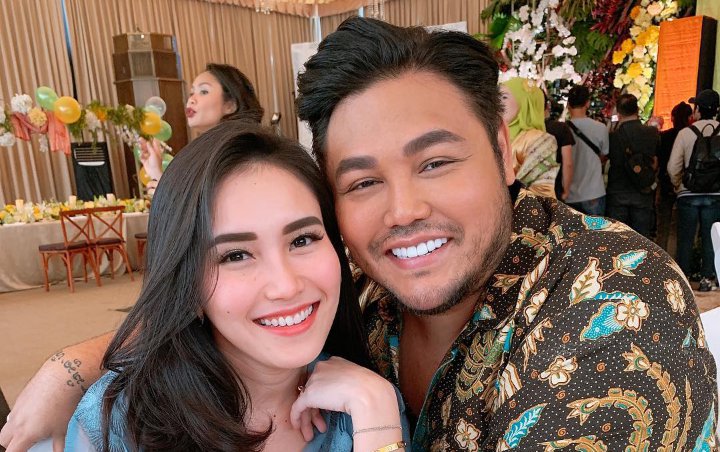  Pose Dempetan, Penampilan Ayu Ting Ting Umbar Paha dan Ivan Gunawan Dikritik Enggak Banget