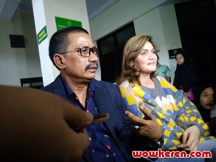 Hilda Vitria Hadiri Sidang Putusan Kriss Hatta, Cuma Senyum Saat Ditanya Soal Perasaan