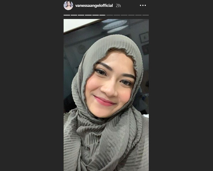 Vanessa Angel Berhijab