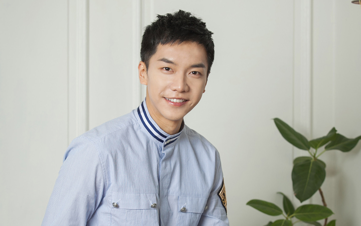 Lee Seung Gi Dipuji Keren dan Seksi Berakhir Pamer Foto Misterius di Tengah Hutan Lee Seung Gi Dipuji Keren dan Seksi Berakhir Pamer Foto Misterius di Tengah Hutan