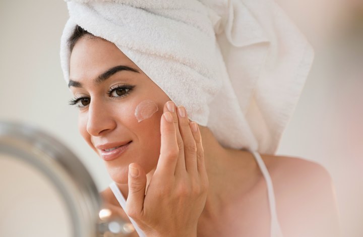 8 Manfaat Baby Oil Untuk Kecantikan Wanita Aman Dan Murah 8 Manfaat Baby Oil Untuk Kecantikan Wanita Aman Dan Murah