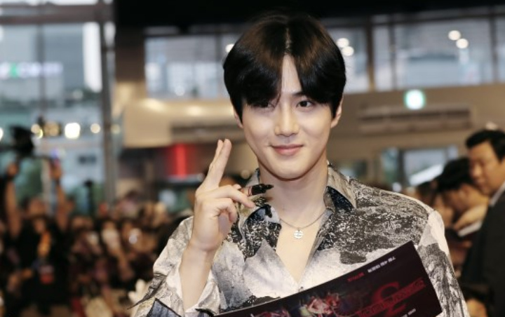 Suho EXO Tampil Ganteng Bak Pangeran Negeri Dongeng di DIMF Awards