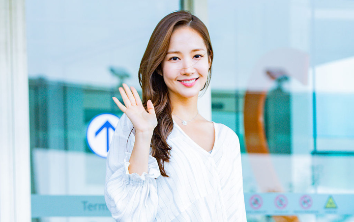 Pulang dari Bali, Park Min Young Kejutkan Fans dengan Foto-Foto Super Cantik