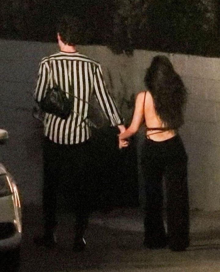 Rumor Kencan Makin Menguat Saat Kepergok Gandengan Tangan
