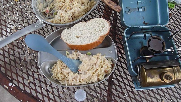 Membawa Mie Instan Untuk Bekal Makan Utama Bukanlah Hal Yang Baik