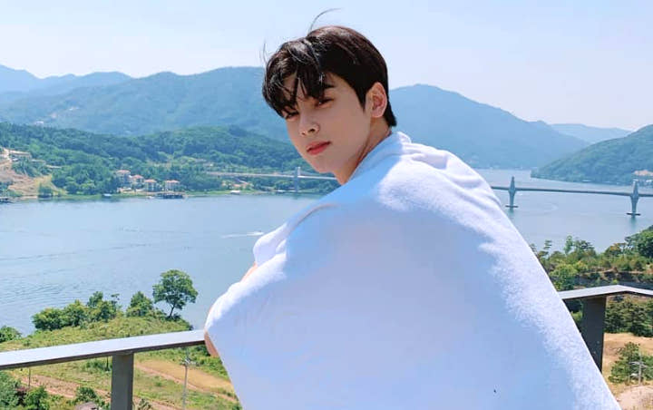 Cha Eunwoo Pamerkan Bakat Main Piano, Fans: Fix Calon Suami Idaman