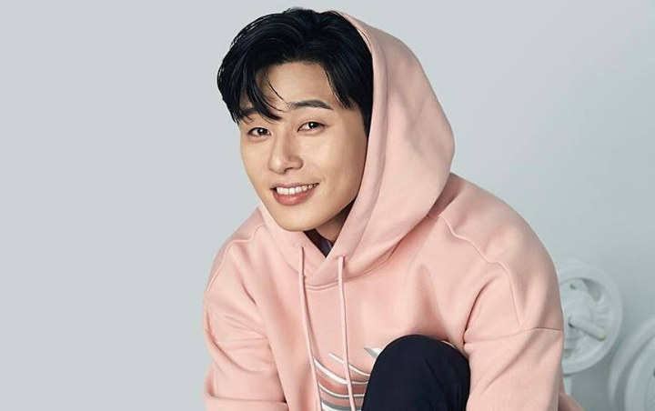 Park Seo Joon Peluk Erat Fangirl, Komentar Cemburu Fans Indonesia Pun Bikin Tertawa Park Seo Joon Peluk Erat Fangirl, Komentar Cemburu Fans Indonesia Pun Bikin Tertawa