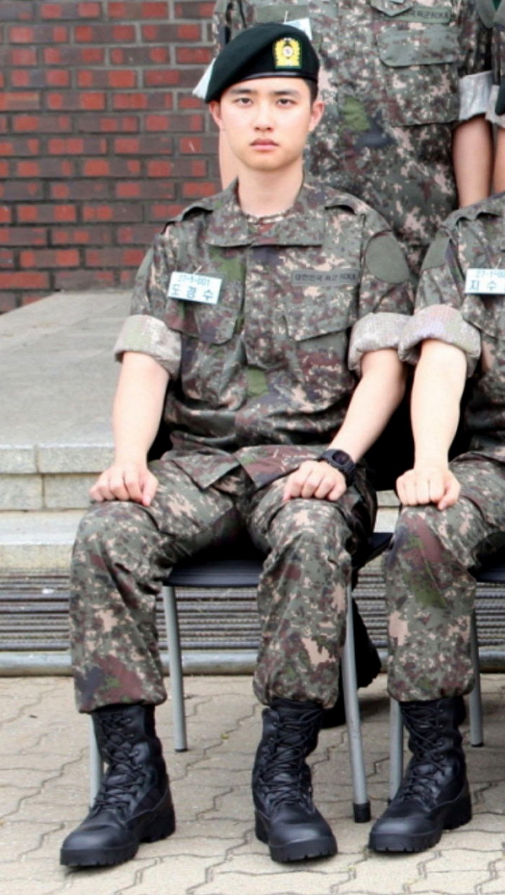 Beredar Foto D.O. EXO di Kamp Kenakan Seragam Militer, Netter Ingat \'Along with the Gods\'