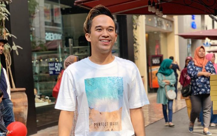 Laki Banget, Anwar Sanjaya Belepotan Lumpur Hingga Ngelamun di Rumah Reot Bikin Kaum Hawa Histeris