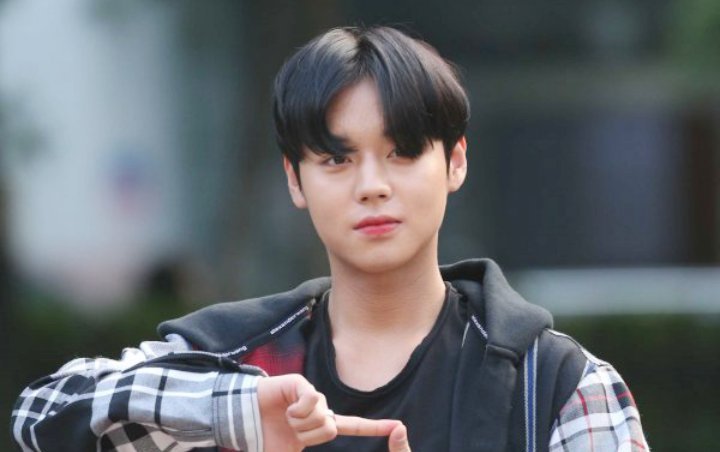 Park Jihoon Eks Wanna One Selfie Close Up di Sela Syuting 'Flower Crew', Netizen Halu