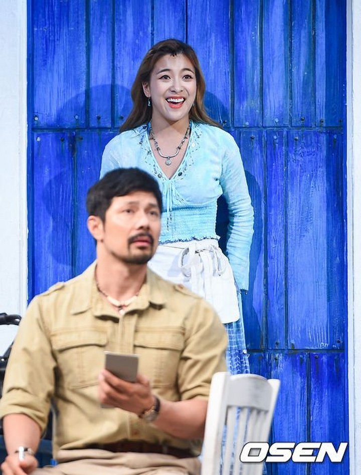 Netter Komentari Foto \'Jelek\' Luna f(x), Sebut Tiru Gaya dan Tingkah Sulli