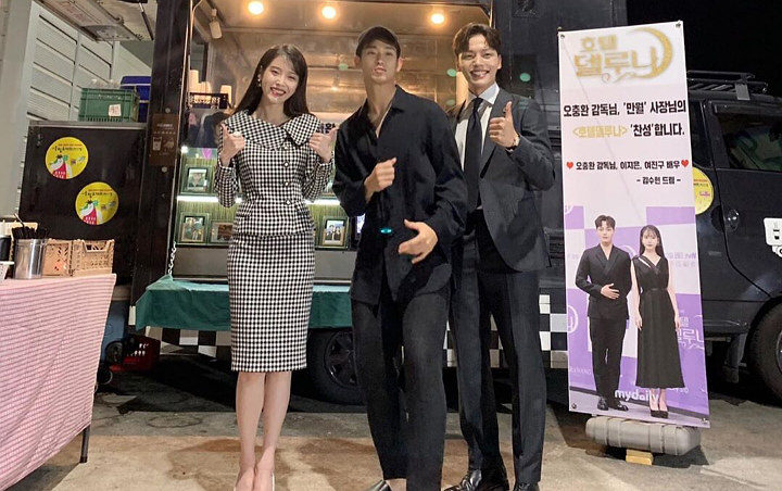 Bagian Tubuh Kim Soo Hyun Ini Jadi Sorotan Saat Foto Bareng IU dan Yeo Jin Goo