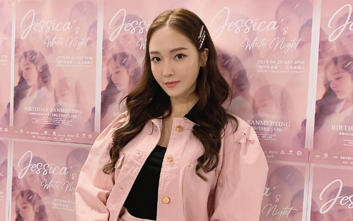 Jessica Jung Kunjungi Bali Bareng Pacar, Pria Ini Ajak Selfie Bareng Bikin Istri Cemburu Jessica Jung Kunjungi Bali Bareng Pacar, Pria Ini Ajak Selfie Bareng Bikin Istri Cemburu