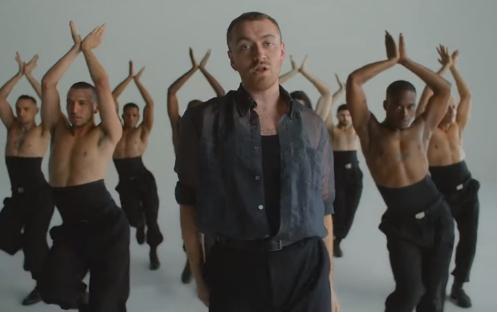 Sam Smith Tampil Feminin dan Menari Erotis di MV 'How Do You Sleep?'