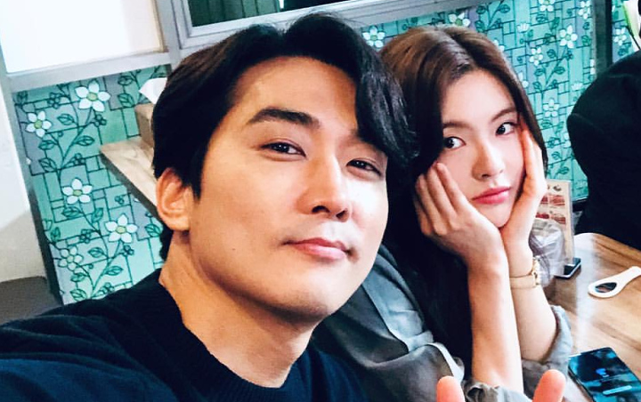 Lee Sun Bin Pamer Selfie Bareng Song Seung Heon, Fans Kaget Dikira Lee Kwang Soo