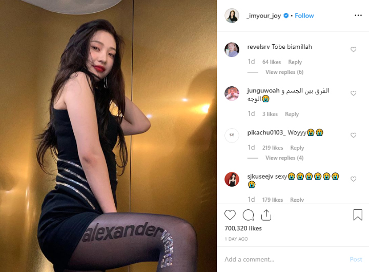 Pose Seksi Joy Red Velvet