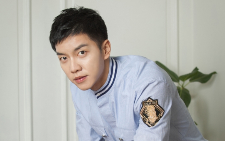 Aura Kebapakan Lee Seung Gi Lagi-Lagi Terpancar Terang di Teaser Foto Little Forest