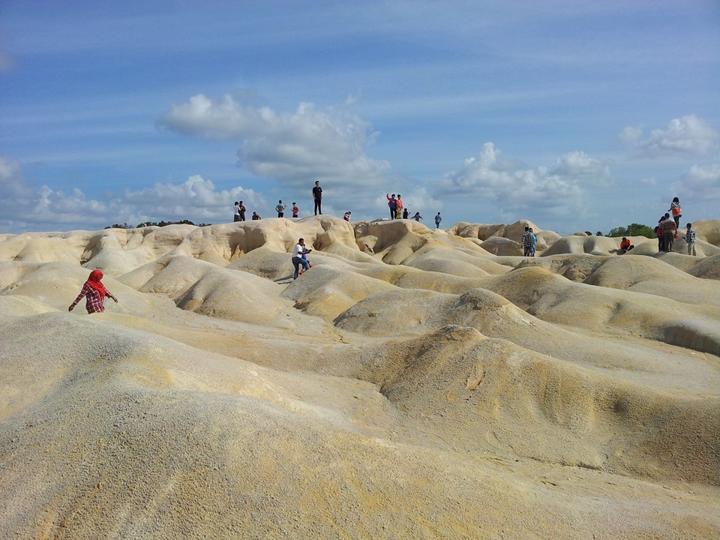 Rasakan Sensasi Timur Tengah dengan Mendatangi Gurun Pasir Busung di Kepulauan Riau