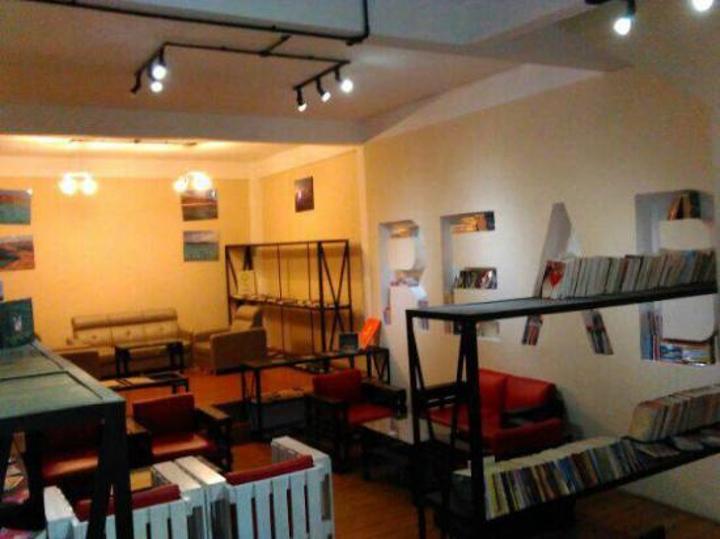 Heritage Coffee, Kafe Perpustakaan di Batam yang Memiliki Interior Unik