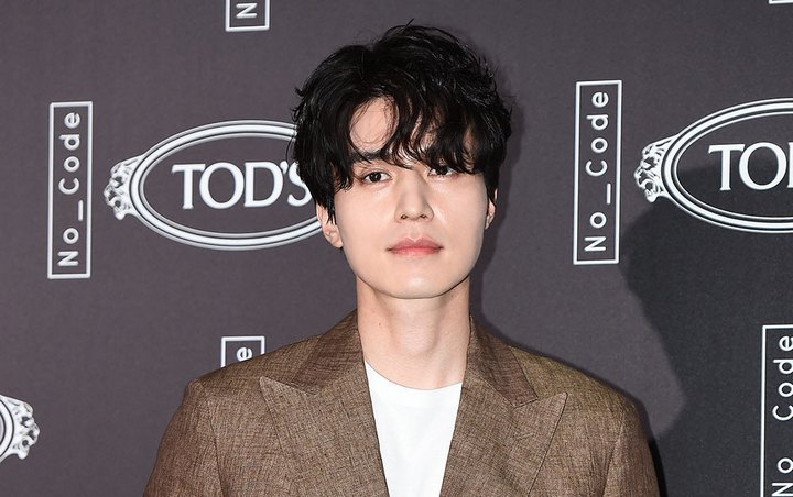 Lee Dong Wook Super Tampan Gunakan Kacamata Jadi Dokter Gigi di Strangers From Hell Lee Dong Wook Super Tampan Gunakan Kacamata Jadi Dokter Gigi di Strangers From Hell