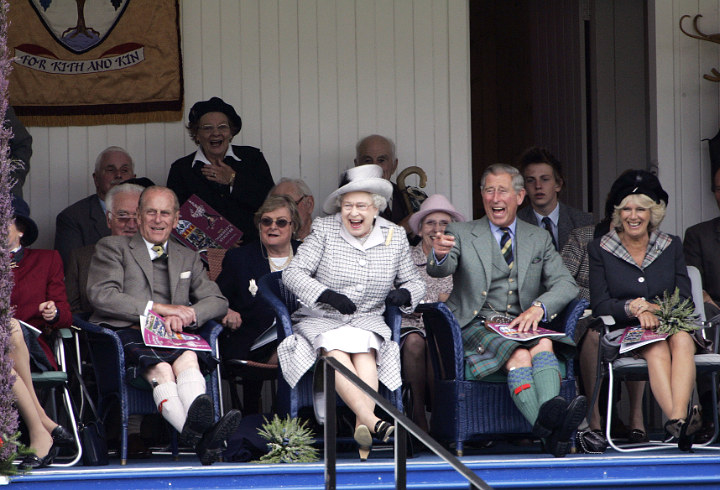 Ratu Elizabeth II dan Pangeran Charles Ternyata Punya Selera Humor yang Sama