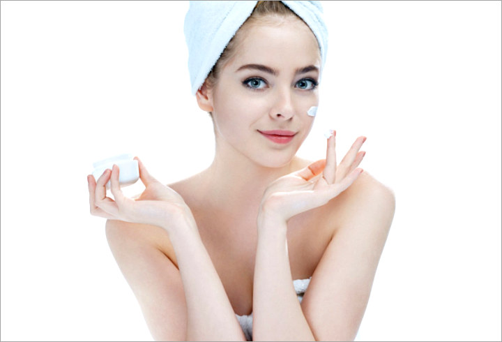 Jangan Lupa Menggunakan Krim Malam atau Serum Wajah Sebelum Tidur Ya