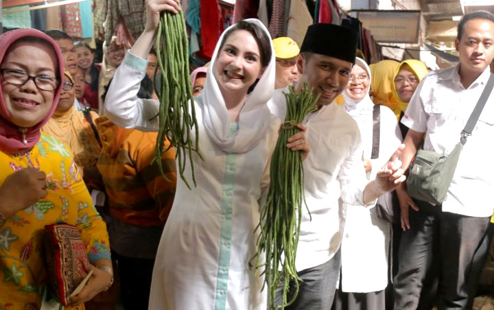 Arumi Bachsin Peragakan Busana Khas Osing, Wajahnya Mirip Banget dengan Mendiang Suzanna