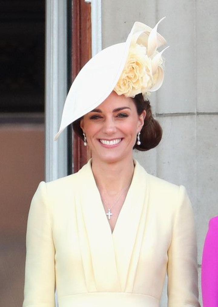 Pakai Gaun Warna Kuning, Curi Perhatian di Acara Trooping the Colour 