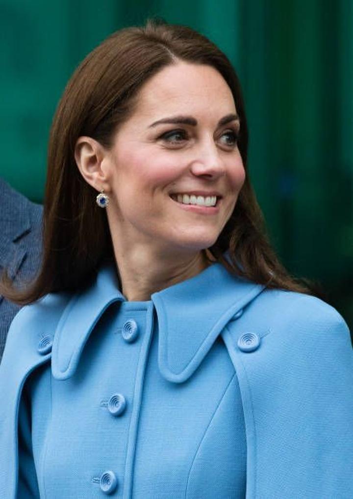 Kunjungi Irlandia, Kate Tampil Stylish Bergaya ala Mary Poppins 