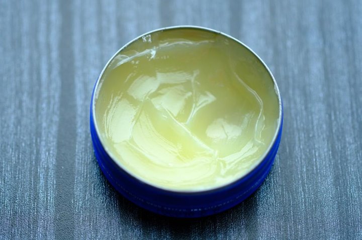 Gantikan Penggunaan Body Lotion Menggunakan Petroleum Jelly Yang Banyak Manfaatnya