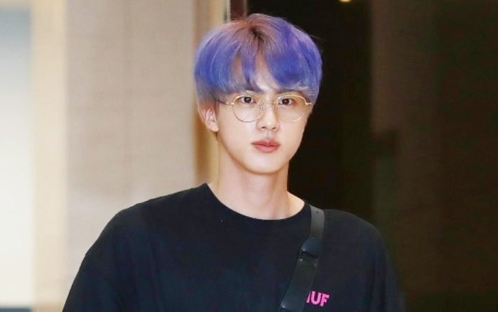 Jin BTS Bagikan Foto Rupawan Dikala Tamasya, Netter Ramai Bahas Ini