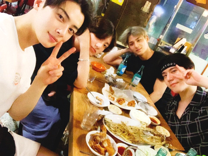 Jungkook, Cha Eunwoo Cs Kumpul Bareng Lagi, Visual Tanpa Cela Bikin Netter Gila