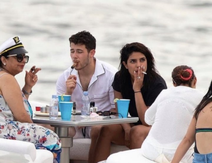 Priyanka Chopra Disebut Munafik Gara-Gara Ketahuan Merokok, Padahal Pernah Ngaku Sakit Asma