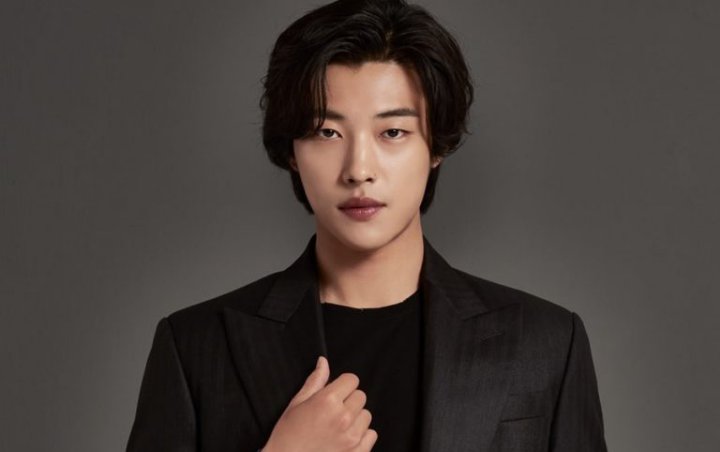 Woo Do Hwan juga membahas soal proyek-proyek aktingnya di masa depan. Ia saat ini sibuk mempromosikan film 'The Divine Fury' yang akan dirilis pada 31 Juli mendatang.