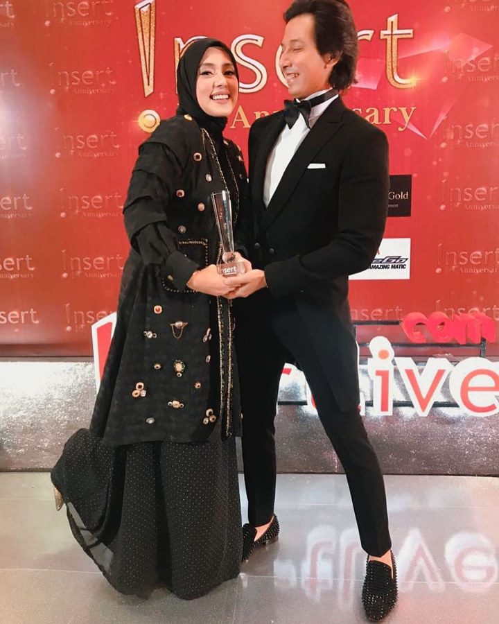 Simpel Serba Hitam Ala Fairuz A. Rafiq