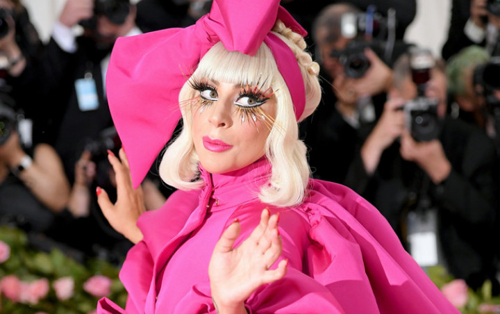Bukan Bradley Cooper, Lady Gaga Justru Kedapatan Ciuman dengan Pria Ini