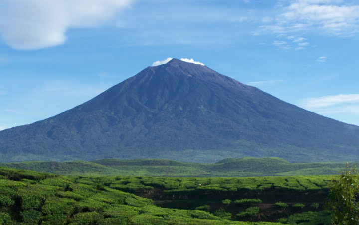 Gunung Kerinci Erupsi, Tinggi Semburan Abu Vulkanik Capai 800 Meter