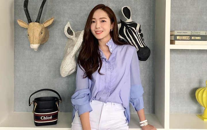 SNSD Kumpul Berdelapan, Jessica Cuek Upload Selfie Indah Gunakan Dress Mirip Tiffany