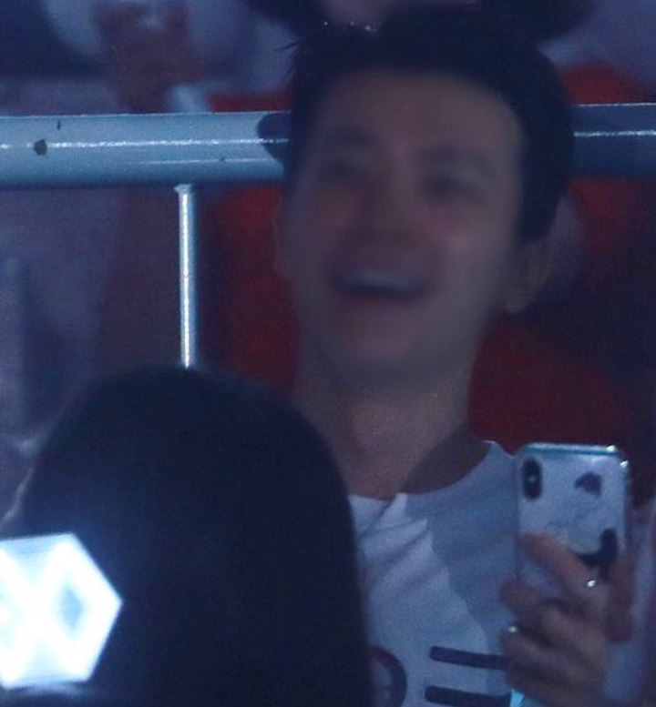 Donghae SuJu Curi Perhatian di Konser EXO Gara-Gara Benda di Tangannya Ini
