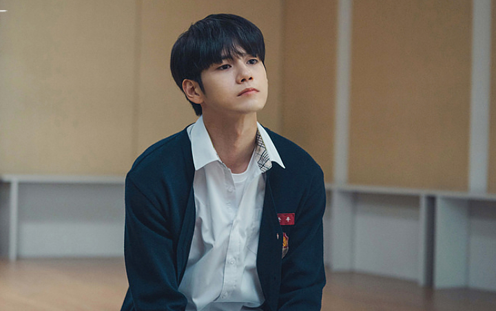 Ong Sung Woo Pamer Foto Lebam-Lebam di Lokasi Syuting Moment at Eighteen, Fans Malahan Sibuk Memuji