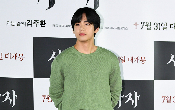 V BTS Terkejut Dandanannya Dikala Premiere Film Mirip Ikan di SpongeBob SquarePants V BTS Terkejut Dandanannya Dikala Premiere Film Mirip Ikan di SpongeBob SquarePants