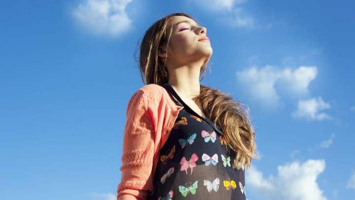 Tidur Miring ke Kanan Bisa Melancarkan Sistem Pernafasan