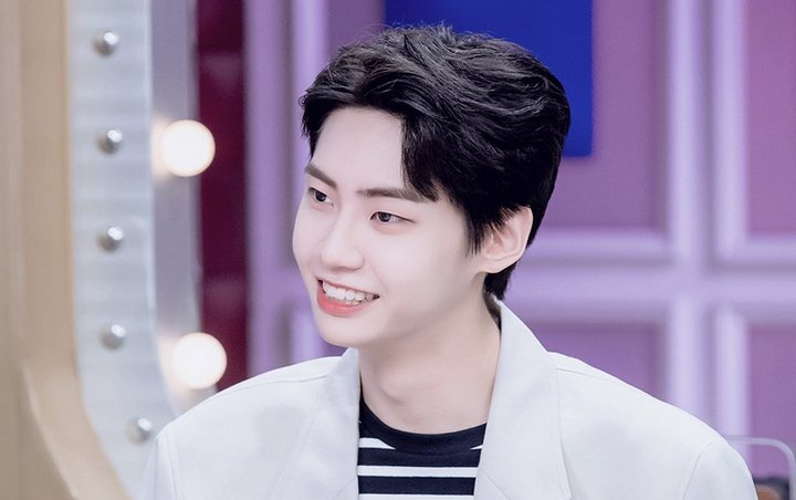 Lee Jinhyuk Pede Buka Pakaian di Radio Star, Situasi Perut Bikin Online Tertawa Lee Jinhyuk Pede Buka Pakaian di Radio Star, Situasi Perut Bikin Online Tertawa