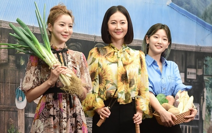 Diprediksi Membosankan, Rating Perdana Three Meals A Day Versi Cewek Tembus 10 Persen Diprediksi Membosankan, Rating Perdana Three Meals A Day Versi Cewek Tembus 10 Persen